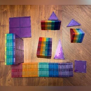 105 pieces Magna Tiles / Picasso Tiles